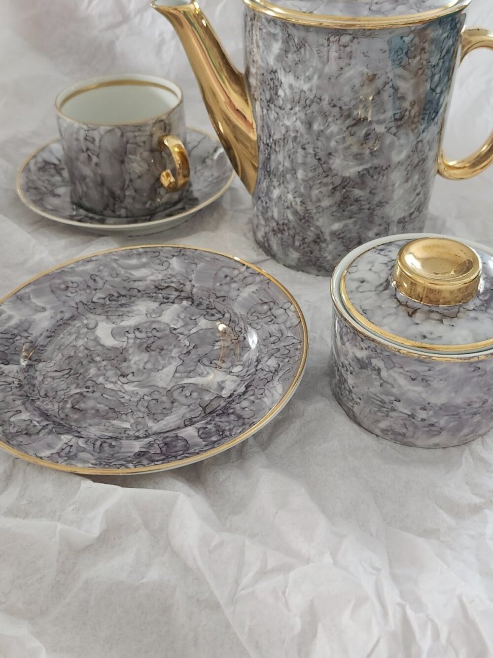Favolina porcelain